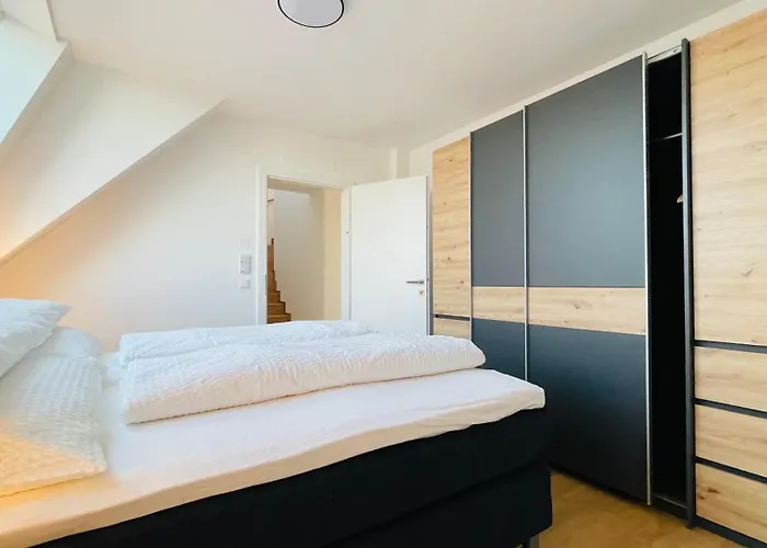 Spacious Penthouse - 4 For Up To 10 Guests - Contactless Check-in Apartman