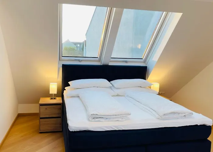 Spacious Penthouse - 4 For Up To 10 Guests - Contactless Check-in Apartman