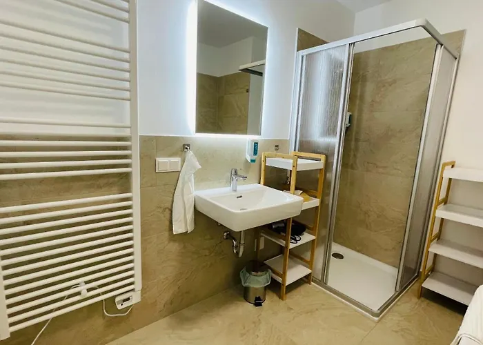 Spacious Penthouse - 4 For Up To 10 Guests - Contactless Check-in Apartman *
