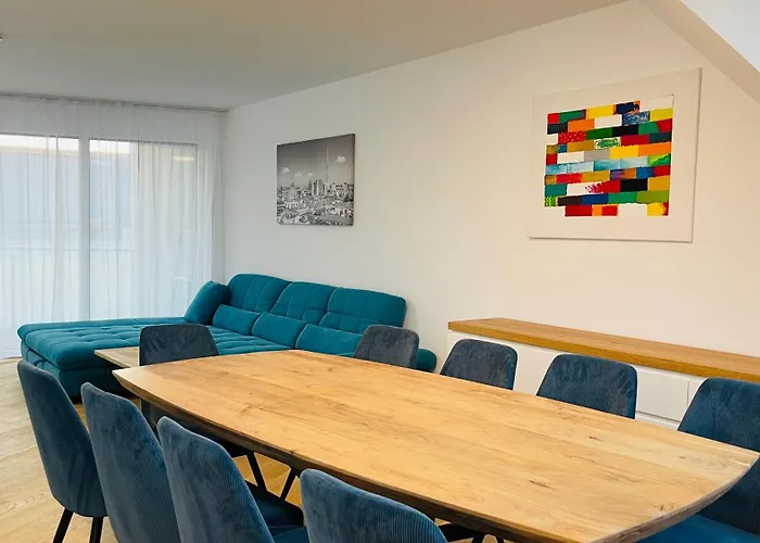 Spacious Penthouse - 4 For Up To 10 Guests - Contactless Check-in *