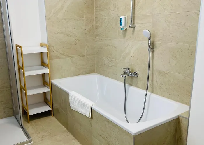 Apartman Spacious Penthouse - 4 For Up To 10 Guests - Contactless Check-in *