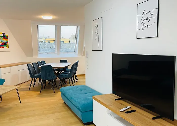 Spacious Penthouse - 4 For Up To 10 Guests - Contactless Check-in * Bécs