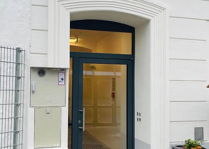 Spacious Penthouse - 4 For Up To 10 Guests - Contactless Check-in