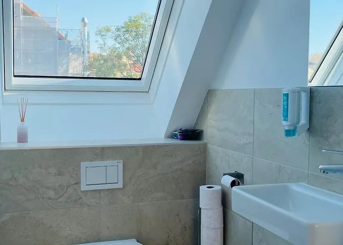 Spacious Penthouse - 4 For Up To 10 Guests - Contactless Check-in * Bécs