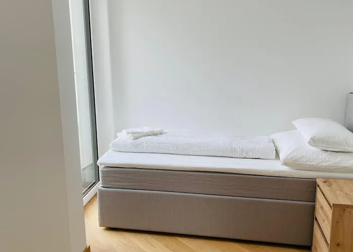 Spacious Penthouse - 4 For Up To 10 Guests - Contactless Check-in Daire *