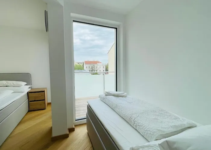 Apartman Spacious Penthouse - 4 For Up To 10 Guests - Contactless Check-in Bécs