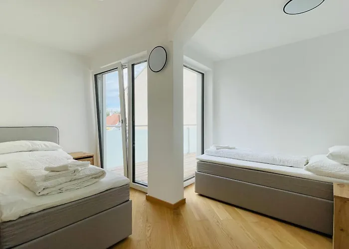 Spacious Penthouse - 4 For Up To 10 Guests - Contactless Check-in * Bécs