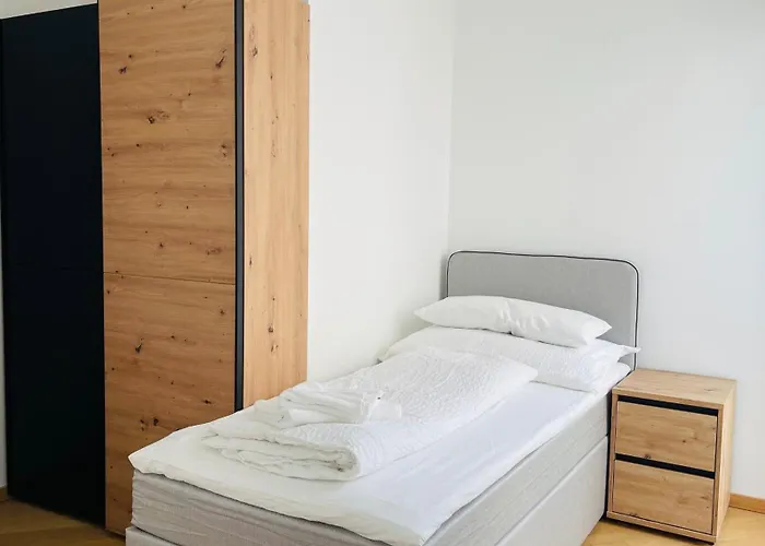 Spacious Penthouse - 4 For Up To 10 Guests - Contactless Check-in Apartman