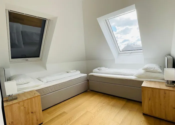 Spacious Penthouse - 4 For Up To 10 Guests - Contactless Check-in Apartman *