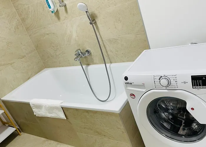 Spacious Penthouse - 4 For Up To 10 Guests - Contactless Check-in Apartman Bécs