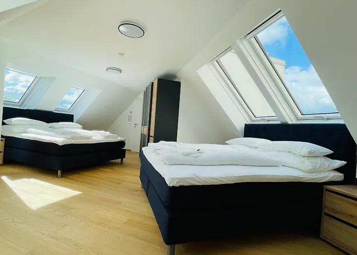 Spacious Penthouse - 4 For Up To 10 Guests - Contactless Check-in *