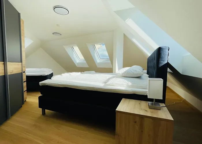 Spacious Penthouse - 4 For Up To 10 Guests - Contactless Check-in Bécs
