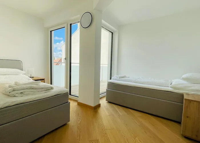 Spacious Penthouse - 4 For Up To 10 Guests - Contactless Check-in *