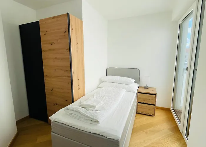 Apartman Spacious Penthouse - 4 For Up To 10 Guests - Contactless Check-in