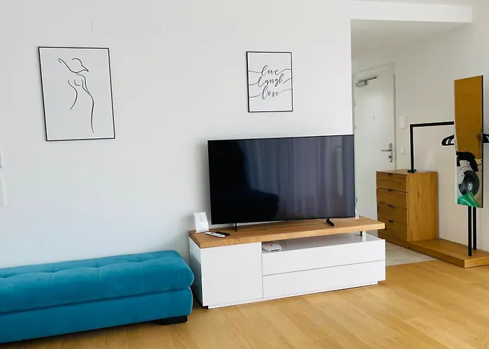 Spacious Penthouse - 4 For Up To 10 Guests - Contactless Check-in Bécs