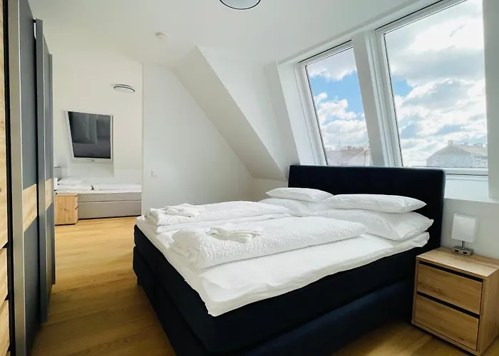 Apartman Spacious Penthouse - 4 For Up To 10 Guests - Contactless Check-in Bécs