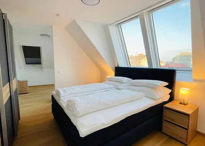Apartman Spacious Penthouse - 4 For Up To 10 Guests - Contactless Check-in