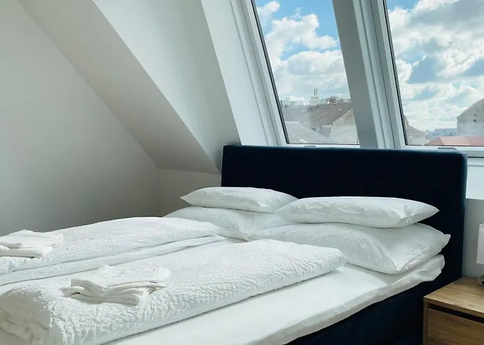 Spacious Penthouse - 4 For Up To 10 Guests - Contactless Check-in Apartman *