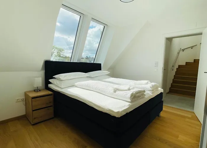 Spacious Penthouse - 4 For Up To 10 Guests - Contactless Check-in *