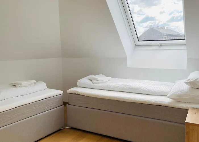 Spacious Penthouse - 4 For Up To 10 Guests - Contactless Check-in * Bécs