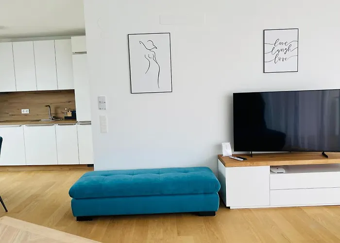Spacious Penthouse - 4 For Up To 10 Guests - Contactless Check-in Apartman